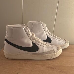 Nike White and Black Blazers size 9